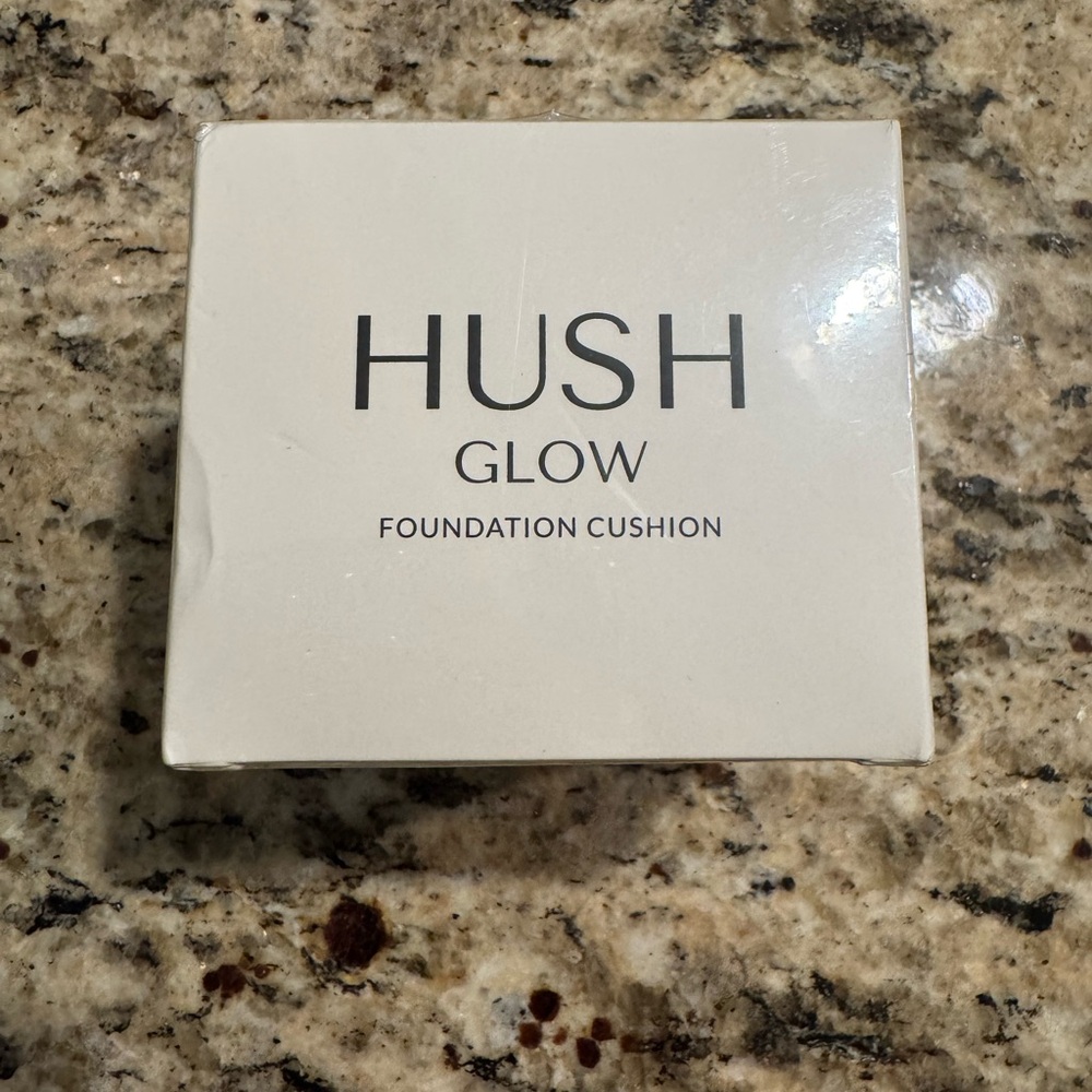 HUSH GLOW Foundation Compact Only Warm for Medium Skin Tone